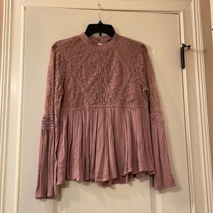 American Eagle lace top